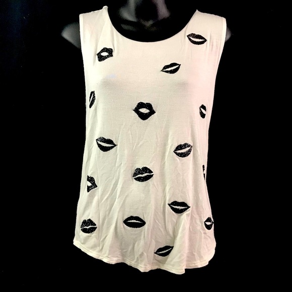 5/$25 It Closet Glitter Lips Sleeveless Top Sz M